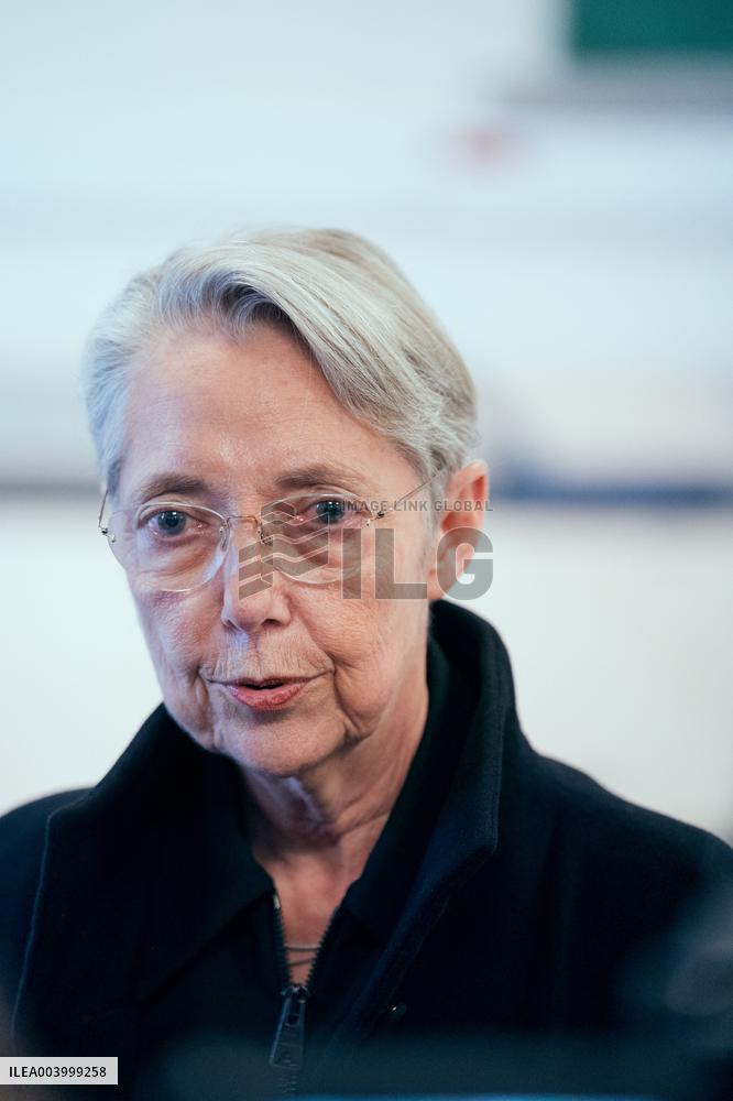 Elisabeth Borne visits an elementary school - Paris AJ