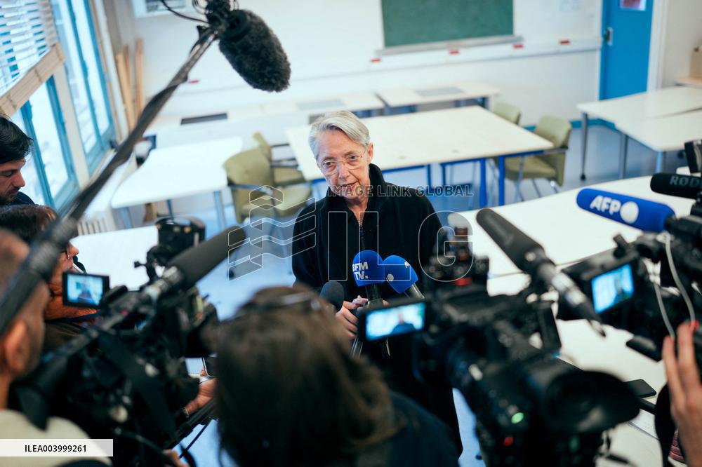 Elisabeth Borne visits an elementary school - Paris AJ