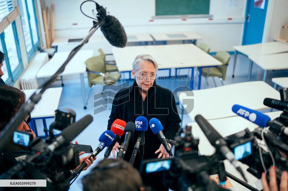 Elisabeth Borne visits an elementary school - Paris AJ