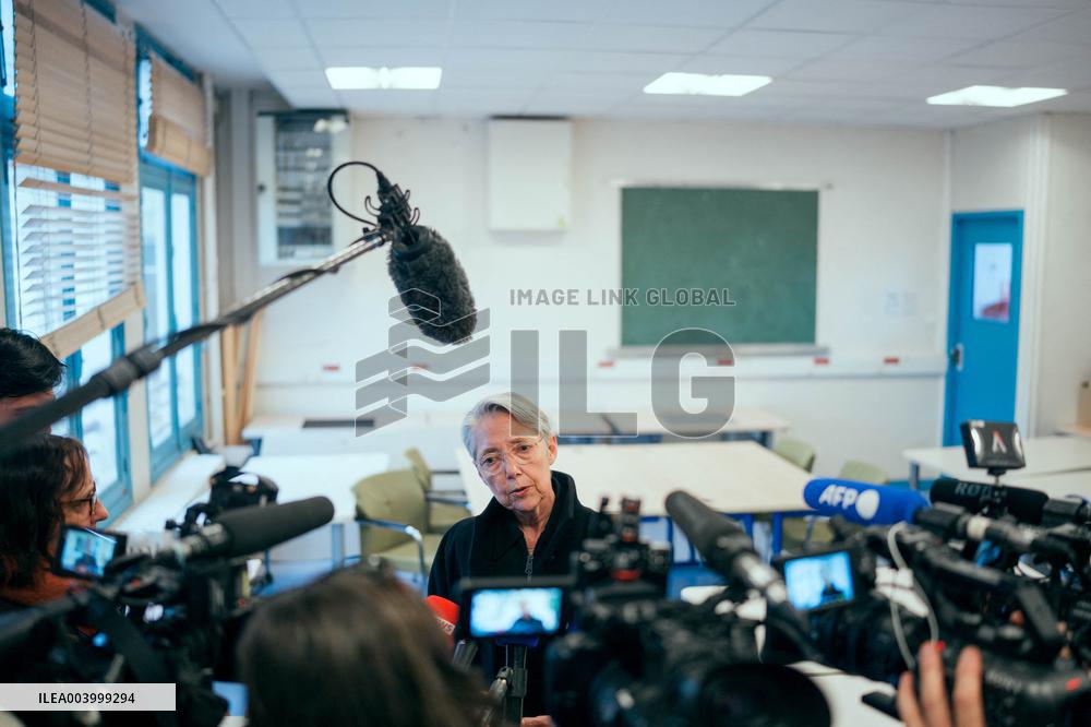 Elisabeth Borne visits an elementary school - Paris AJ