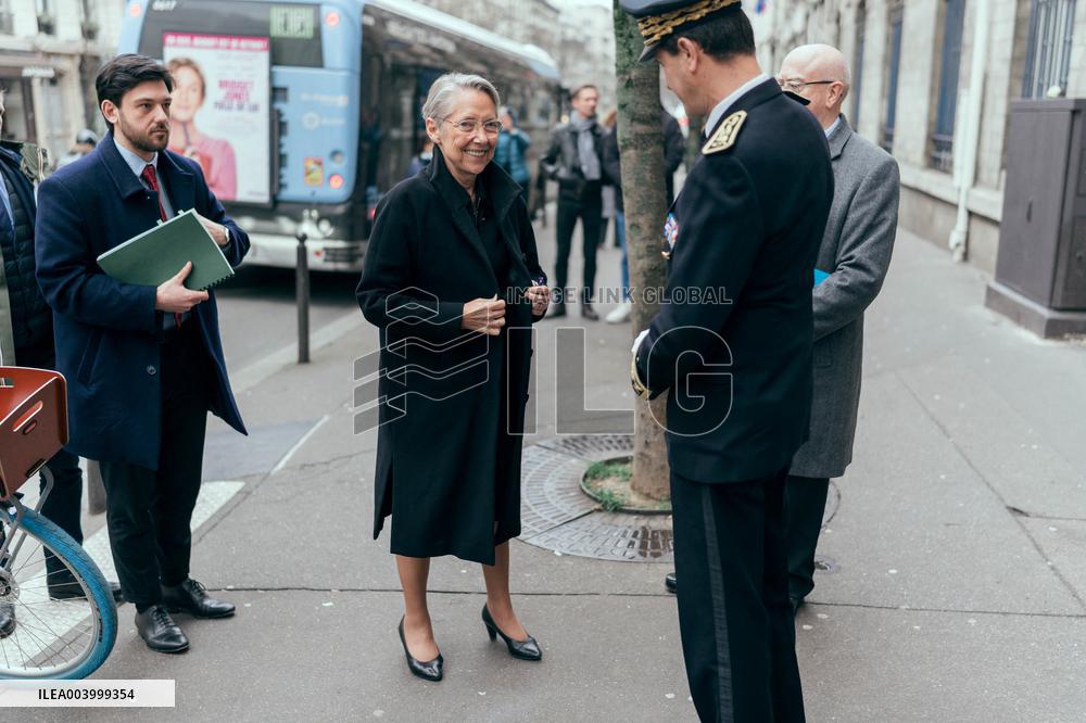 Elisabeth Borne visits an elementary school - Paris AJ
