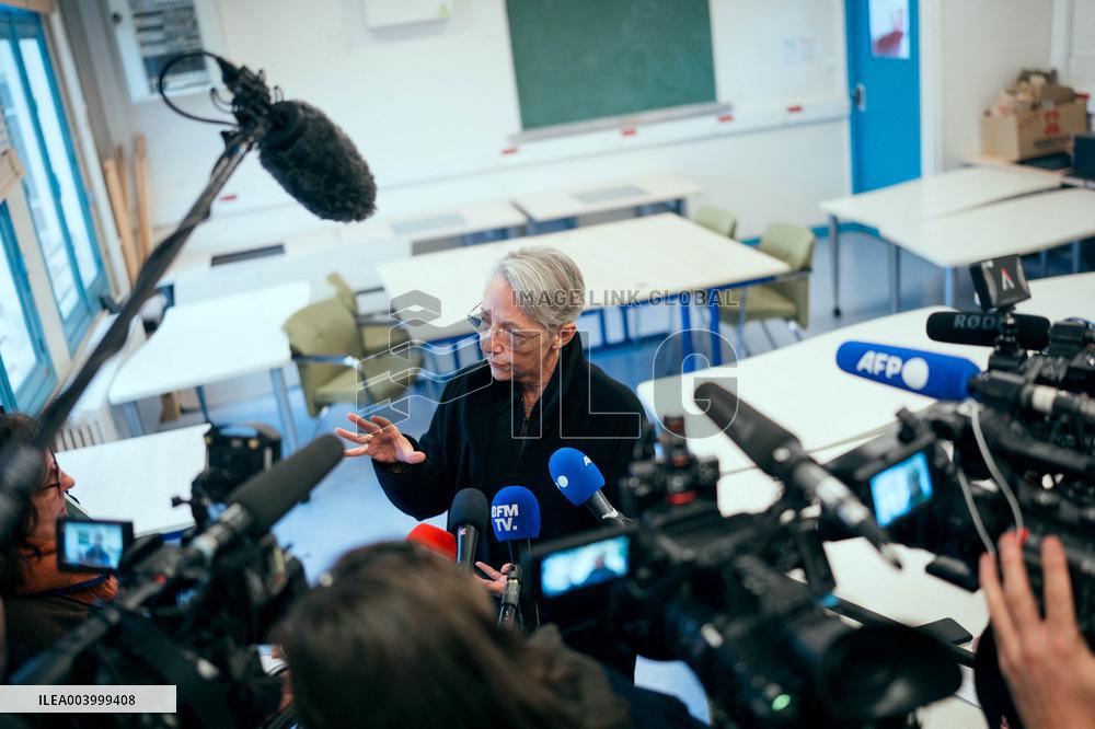 Elisabeth Borne visits an elementary school - Paris AJ