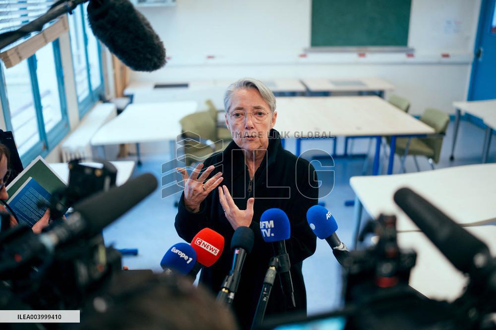 Elisabeth Borne visits an elementary school - Paris AJ