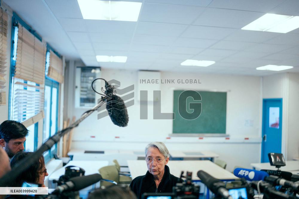 Elisabeth Borne visits an elementary school - Paris AJ