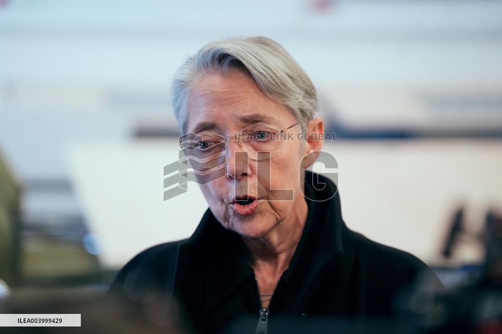 Elisabeth Borne visits an elementary school - Paris AJ