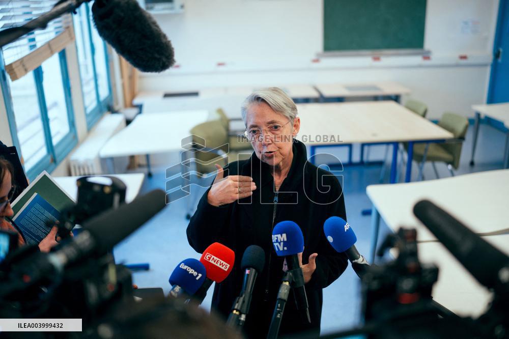 Elisabeth Borne visits an elementary school - Paris AJ
