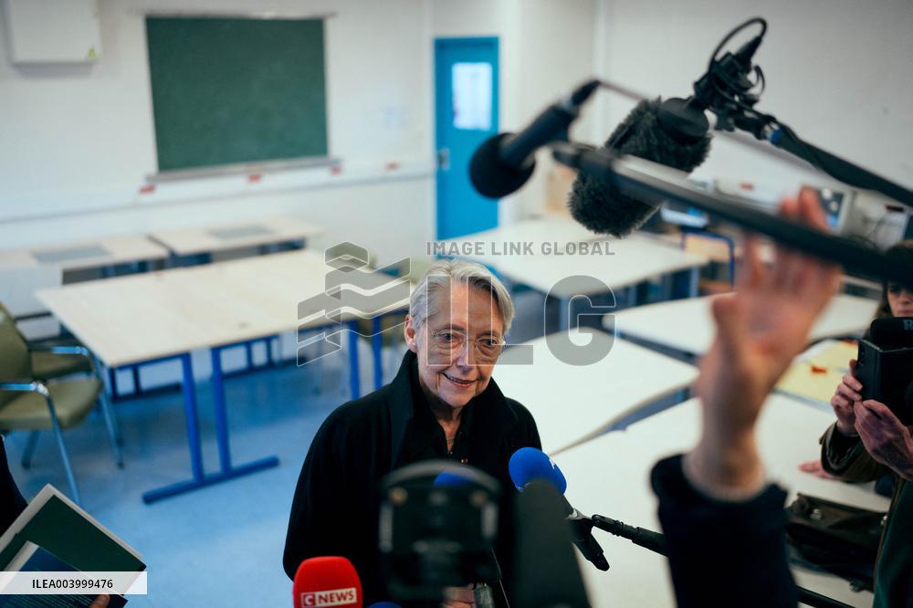 Elisabeth Borne visits an elementary school - Paris AJ