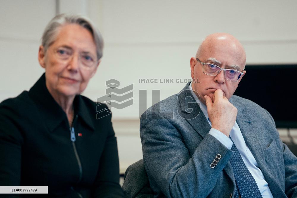 Elisabeth Borne visits an elementary school - Paris AJ