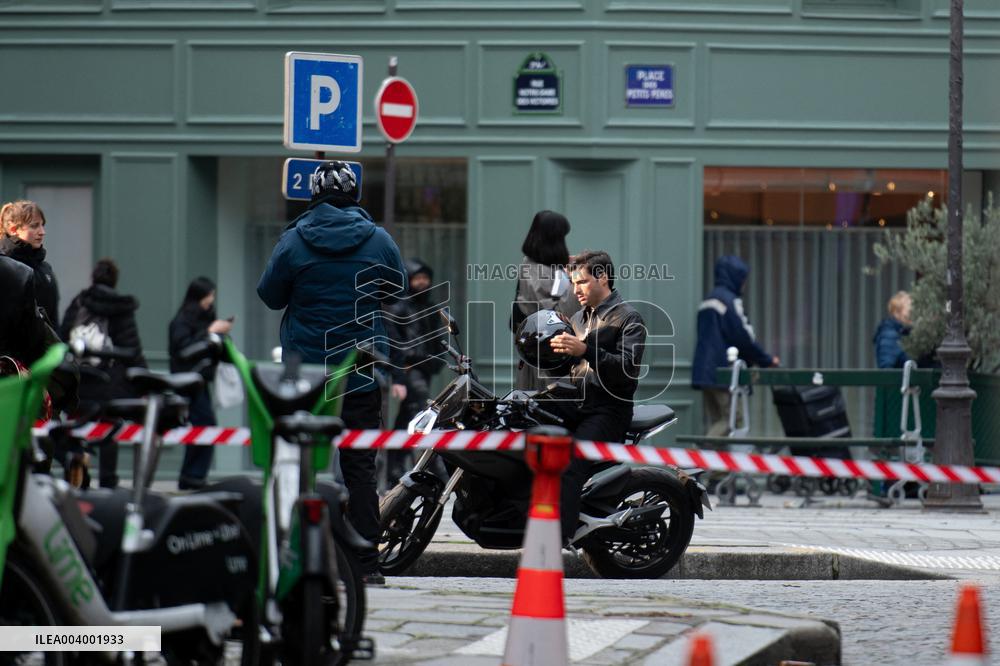 Carlos Sainz Jr. And Simone Ashley At L'Oreal Filming - Paris