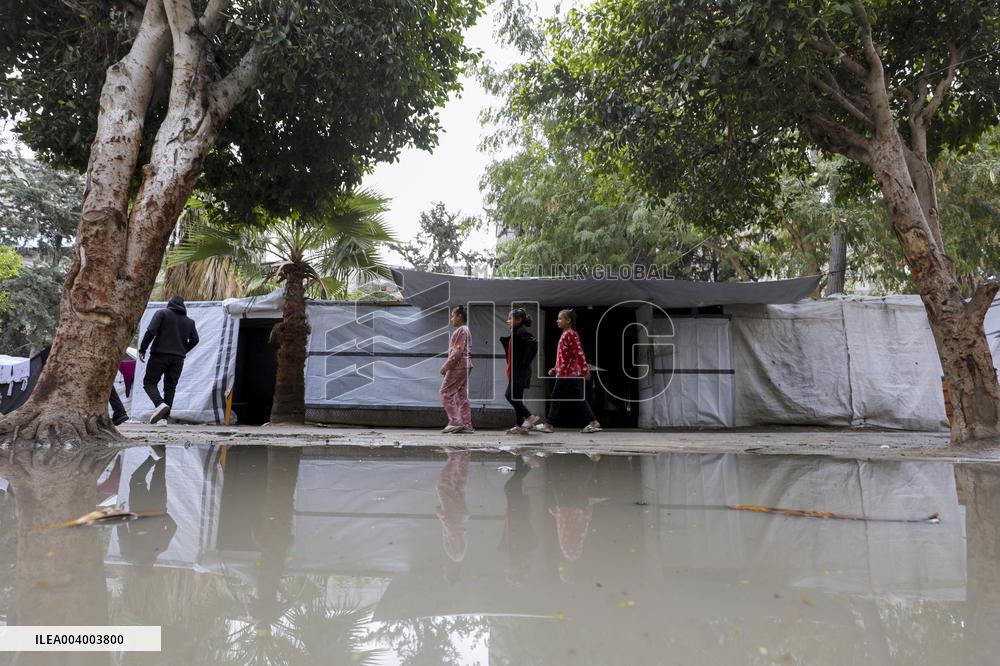 Displaced Families Suffer from Bad Weather in Camps - Gaza