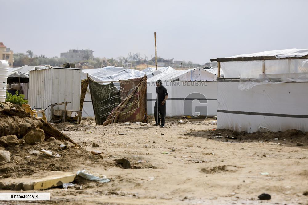 Displaced Families Suffer from Bad Weather in Camps - Gaza