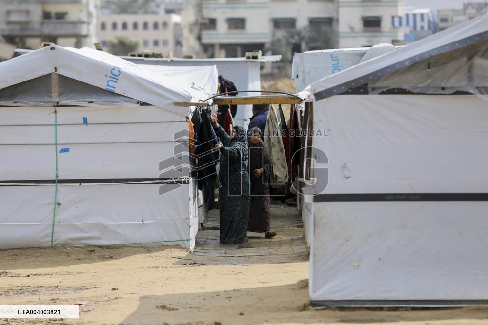 Displaced Families Suffer from Bad Weather in Camps - Gaza