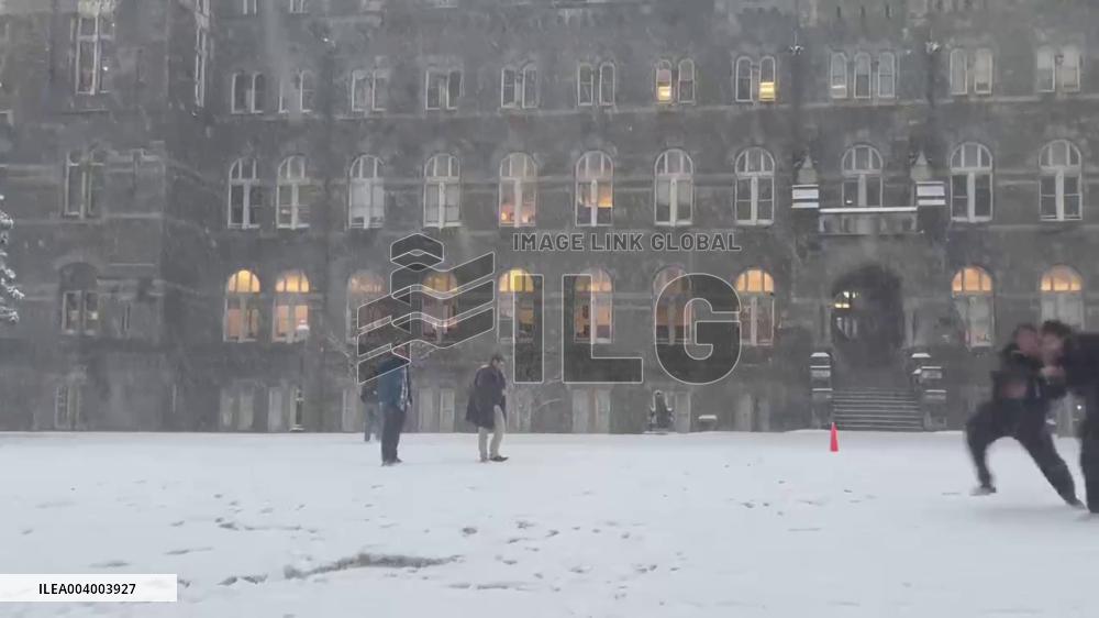 US: Snow Blankets D.C. Area As Winter Storm Sweeps In