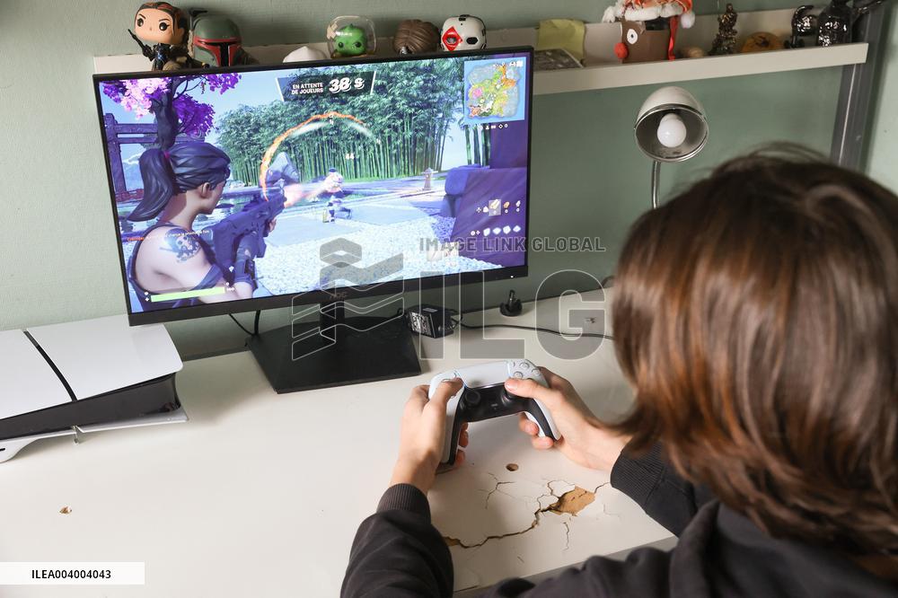 Teenagers Video Games Addiction - France