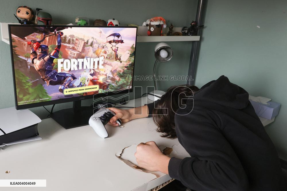 Teenagers Video Games Addiction - France
