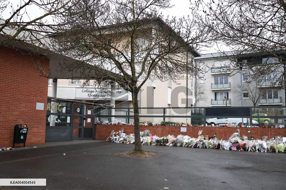 Pay Tribute To Louise, Schoolgirl Found Dead In A Wood - Essonne