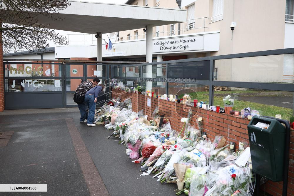 Pay Tribute To Louise, Schoolgirl Found Dead In A Wood - Essonne