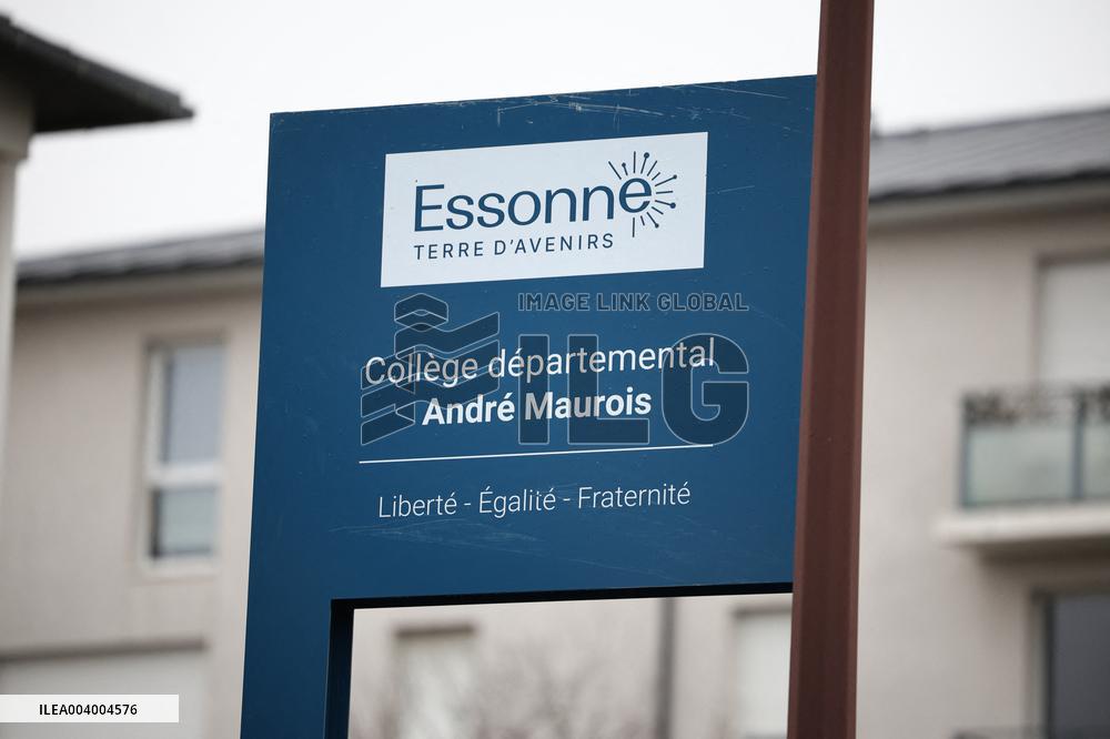 Pay Tribute To Louise, Schoolgirl Found Dead In A Wood - Essonne