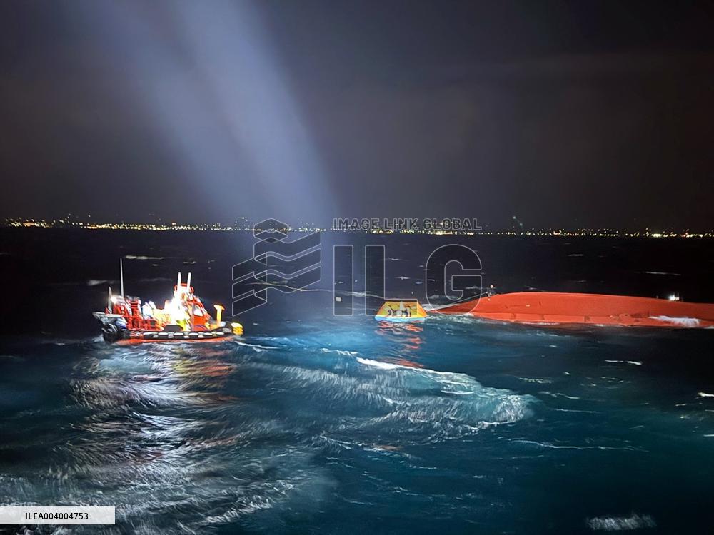 5 Rescued After Fishing Boat Capsizes Off S. Korea's Southern Island