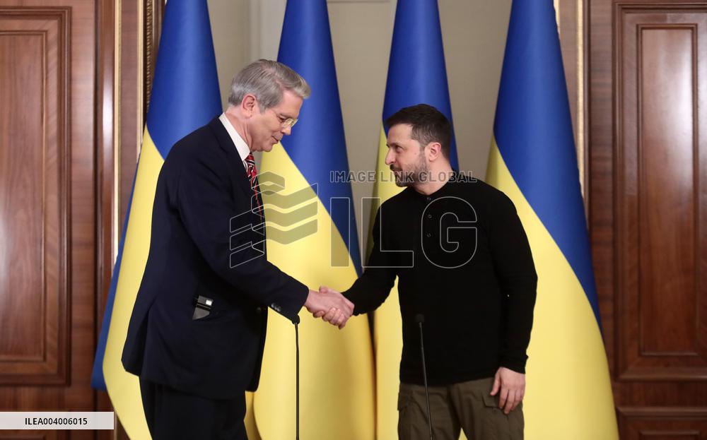 Volodymyr Zelenskyy and Scott Bessent speak to press in Kyiv