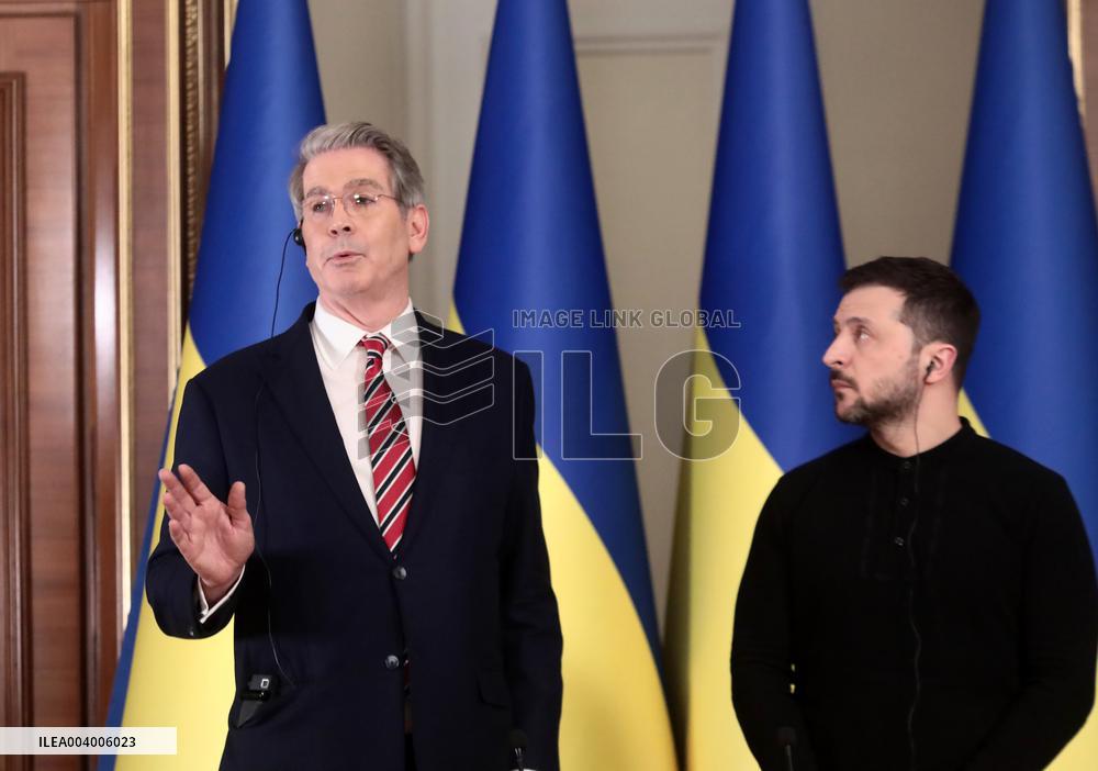 Volodymyr Zelenskyy and Scott Bessent speak to press in Kyiv