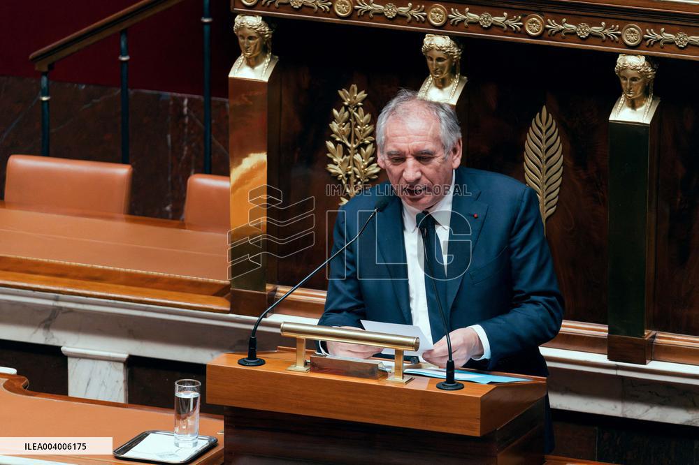 No-confidence motion against the 49.3 of French prime minister - Paris AJ