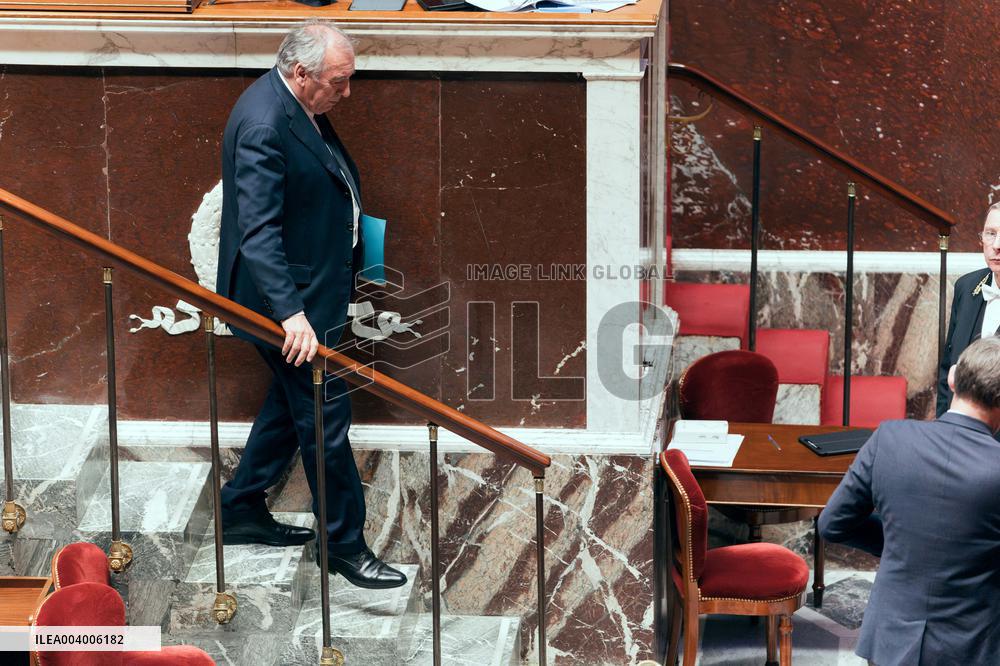 No-confidence motion against the 49.3 of French prime minister - Paris AJ