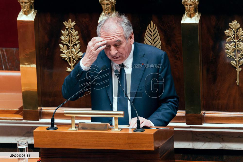 No-confidence motion against the 49.3 of French prime minister - Paris AJ