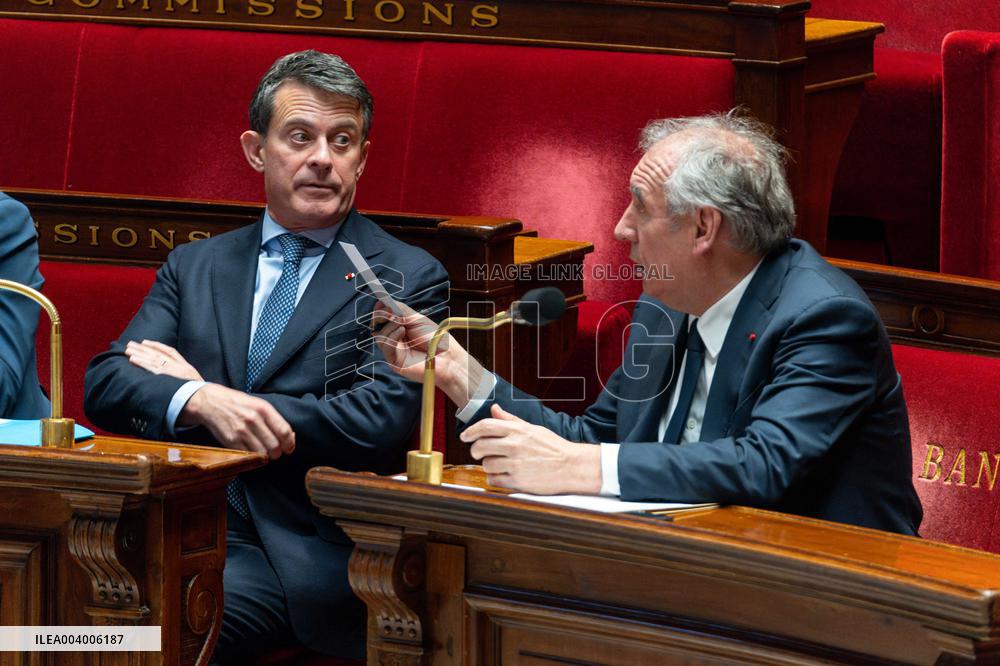 No-confidence motion against the 49.3 of French prime minister - Paris AJ