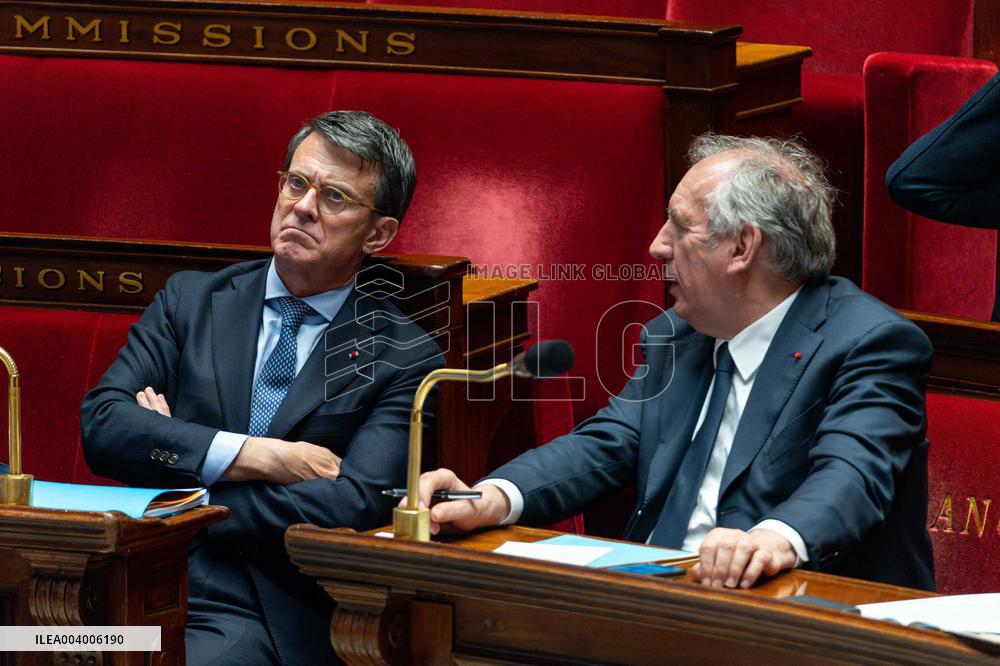 No-confidence motion against the 49.3 of French prime minister - Paris AJ