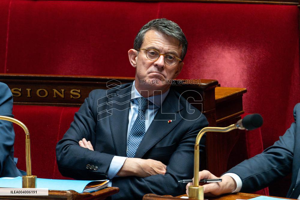 No-confidence motion against the 49.3 of French prime minister - Paris AJ