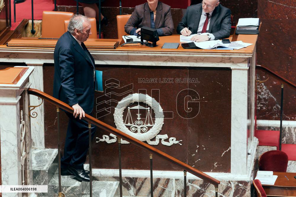 No-confidence motion against the 49.3 of French prime minister - Paris AJ