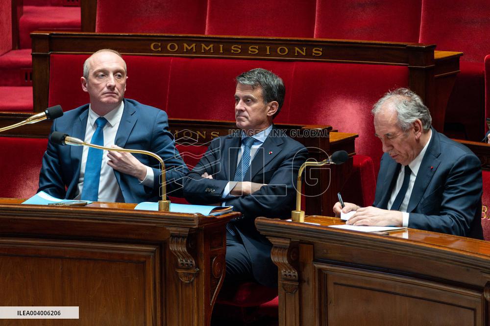 No-confidence motion against the 49.3 of French prime minister - Paris AJ