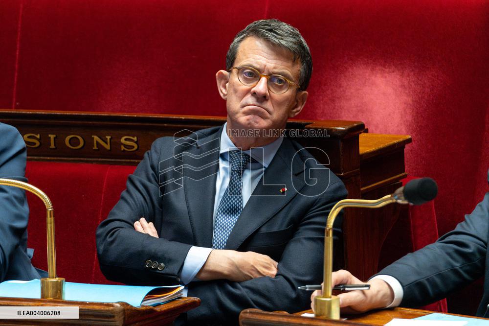 No-confidence motion against the 49.3 of French prime minister - Paris AJ