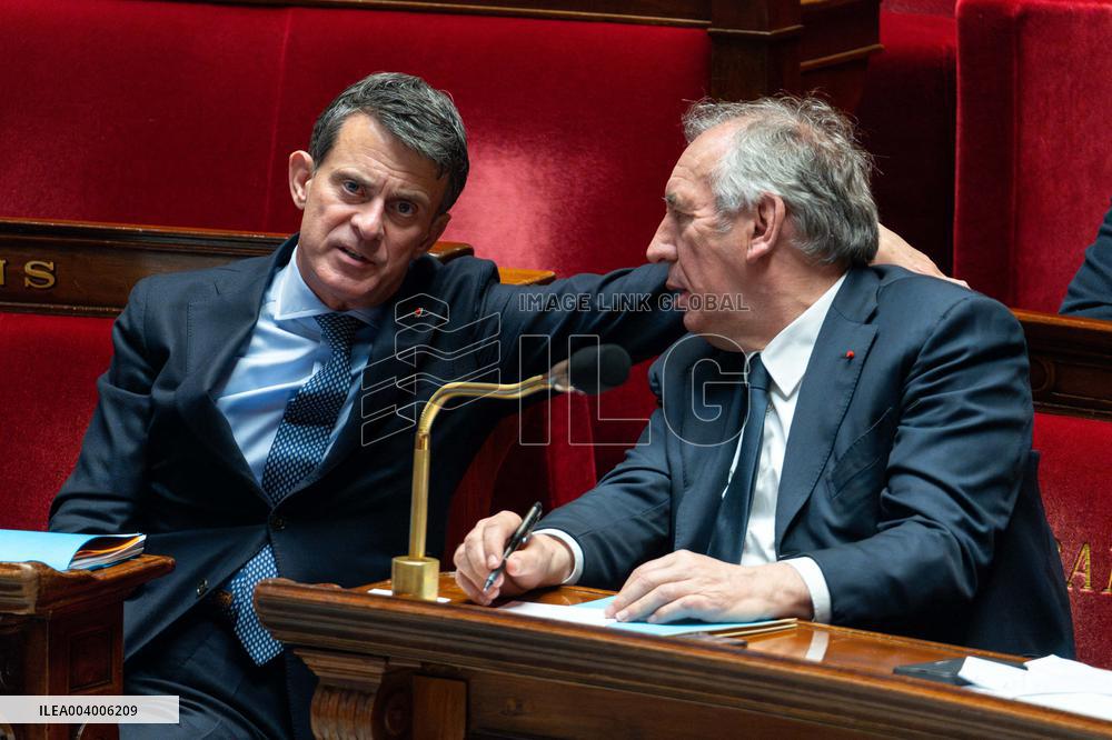 No-confidence motion against the 49.3 of French prime minister - Paris AJ