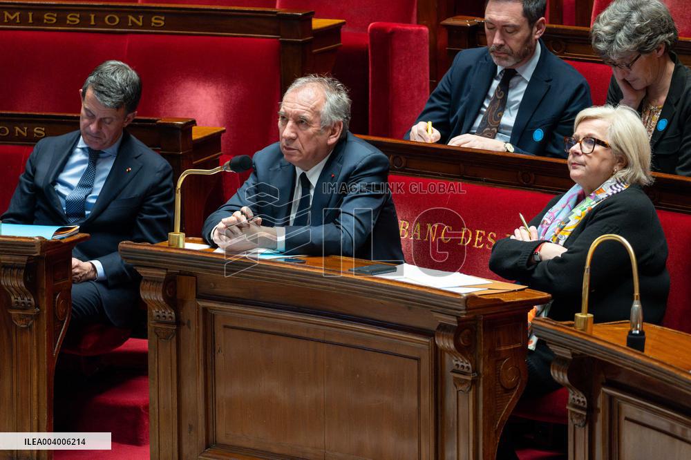 No-confidence motion against the 49.3 of French prime minister - Paris AJ