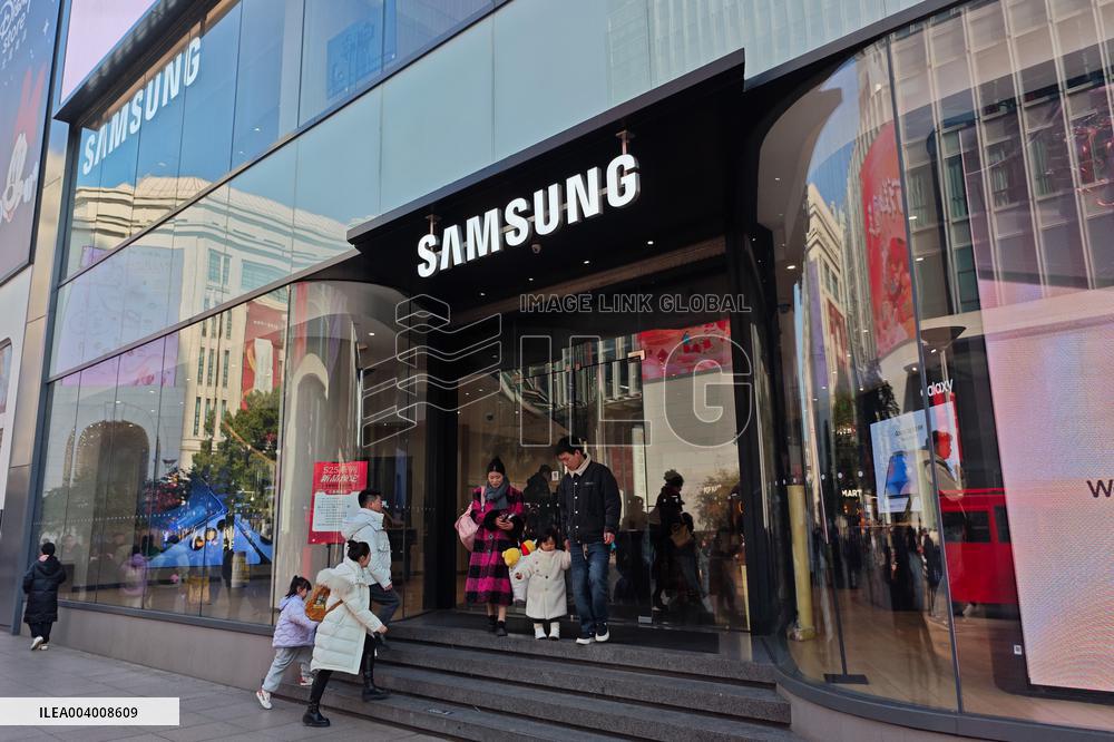 Samsung Annual Flagship Galaxy S25 Phone
