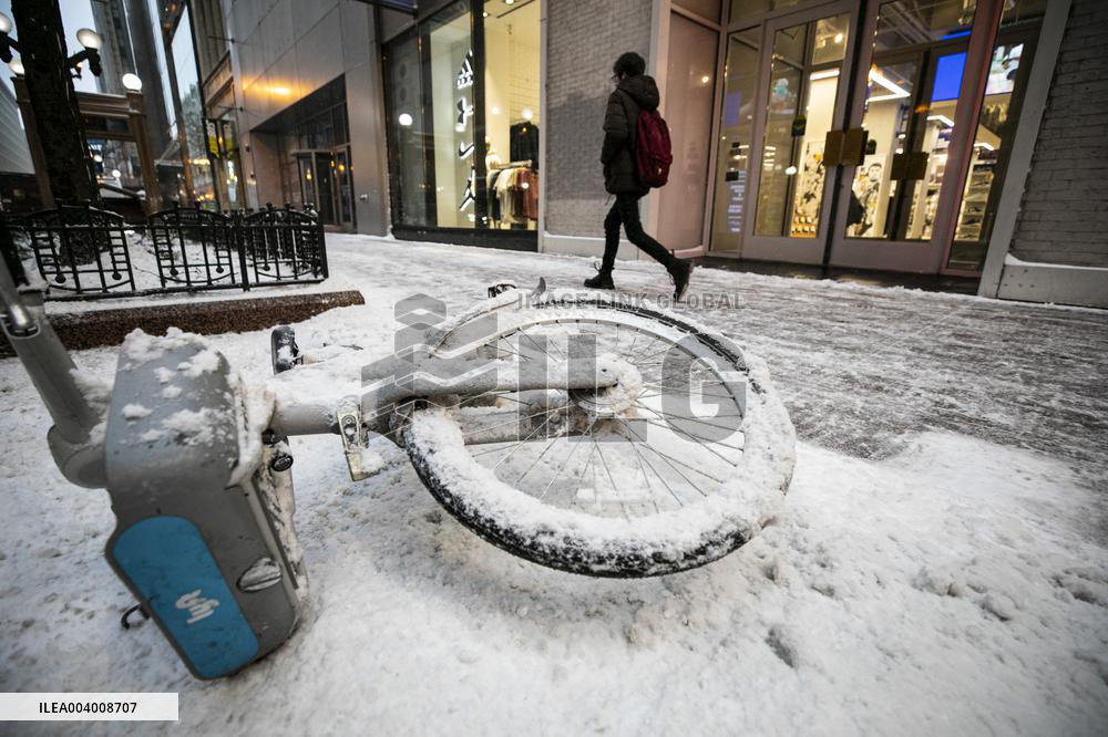Winter Strom Street Scenes - Chicago