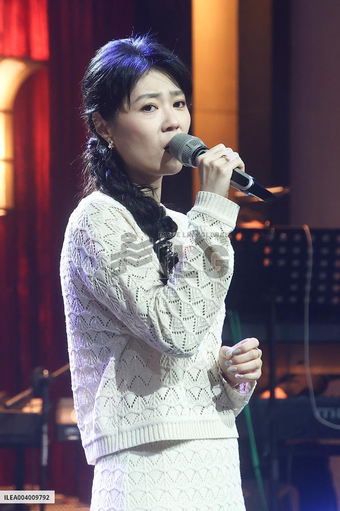 Taiwanese Female Singer Olivia Tsao