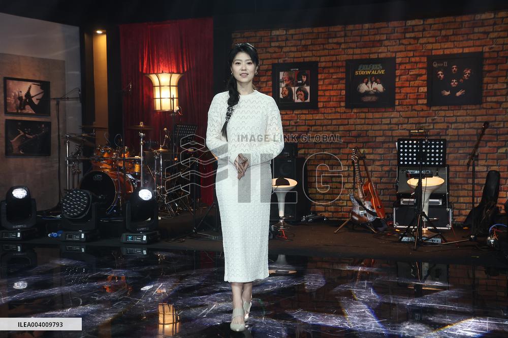 Taiwanese Female Singer Olivia Tsao
