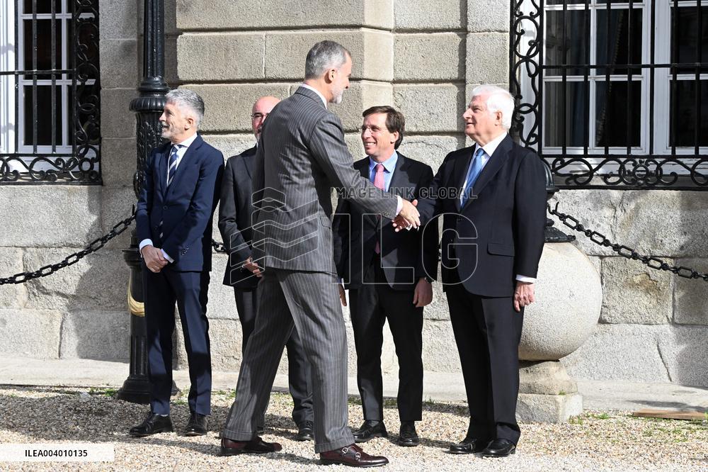 King Felipe VI At Exhibition Flambotant: Joana Vasconcelos Opening - Madrid