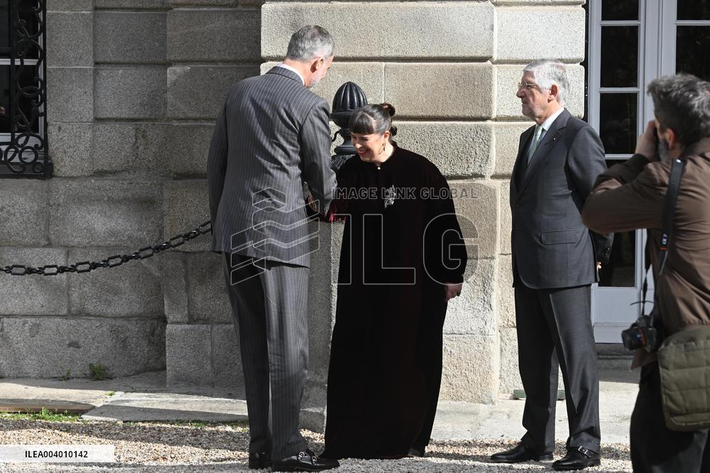 King Felipe VI At Exhibition Flambotant: Joana Vasconcelos Opening - Madrid