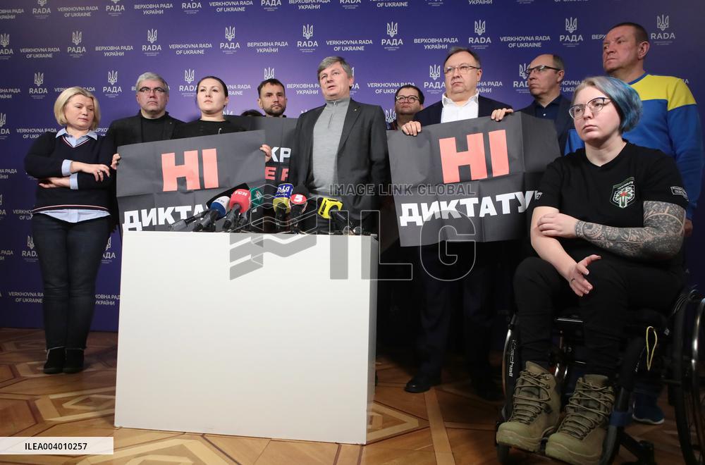 European Solidarity MPs brief press in Kyiv