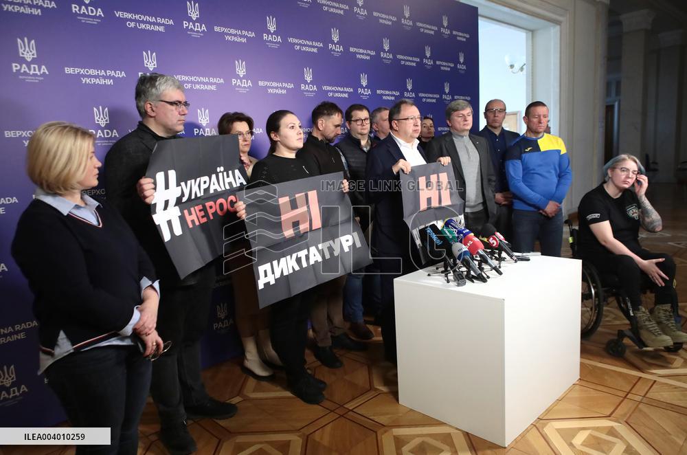 European Solidarity MPs brief press in Kyiv