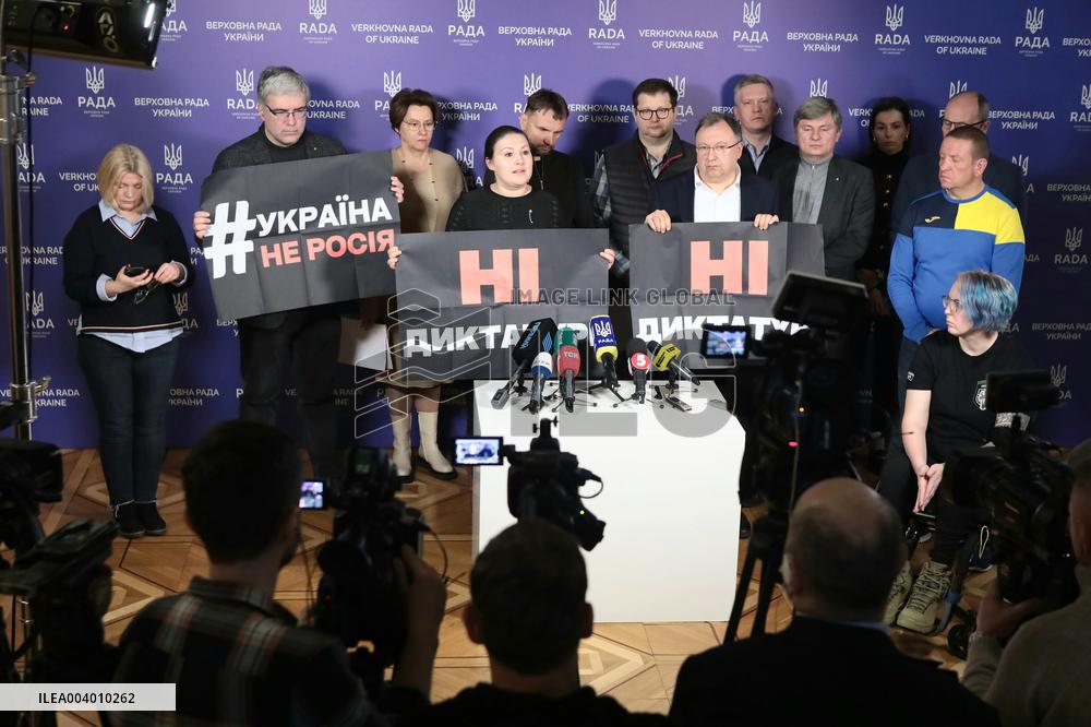 European Solidarity MPs brief press in Kyiv