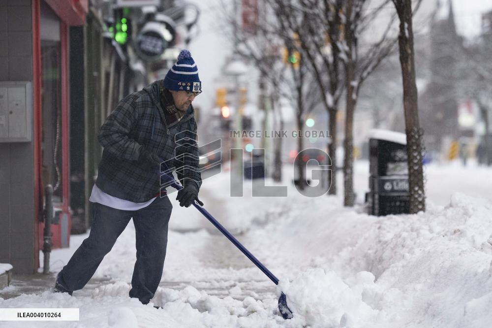 Heavy Snowfall in Canada