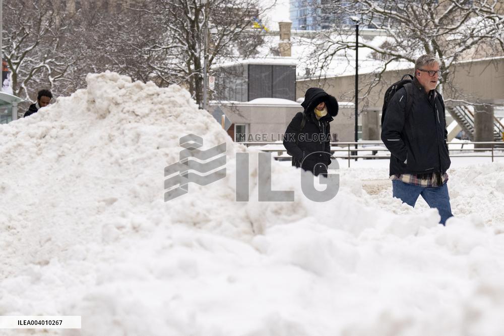 Heavy Snowfall in Canada