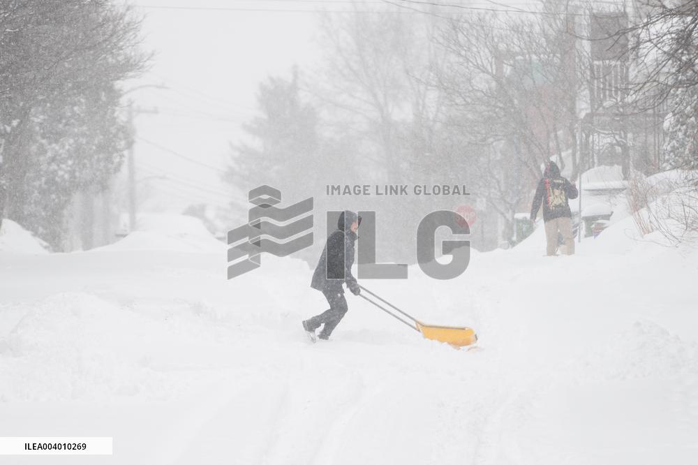 Heavy Snowfall in Canada