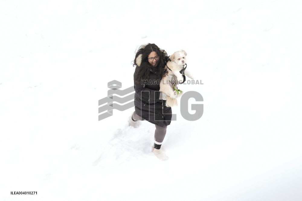 Heavy Snowfall in Canada