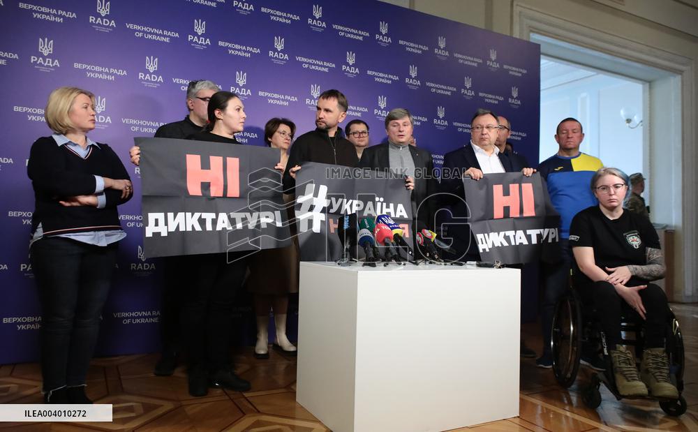 European Solidarity MPs brief press in Kyiv